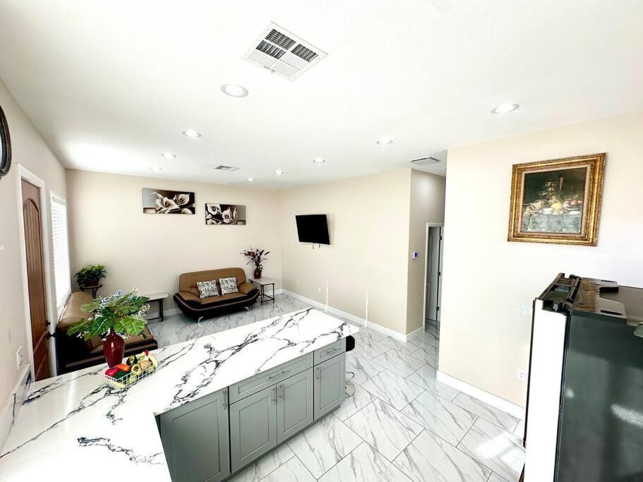 Midway City New Renovated House In Little Saigonヴィラ エクステリア 写真