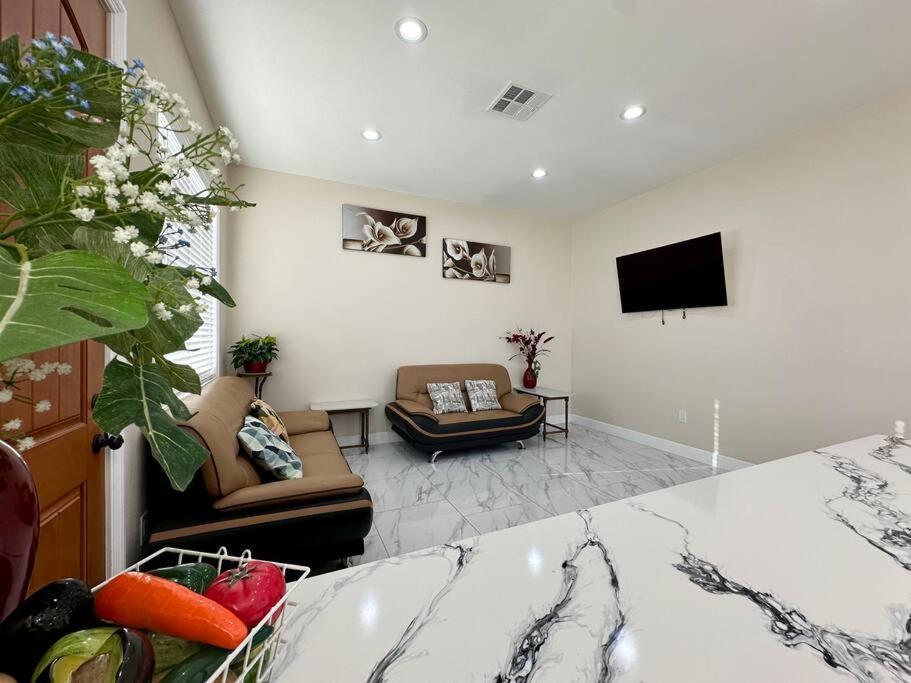 Midway City New Renovated House In Little Saigonヴィラ エクステリア 写真