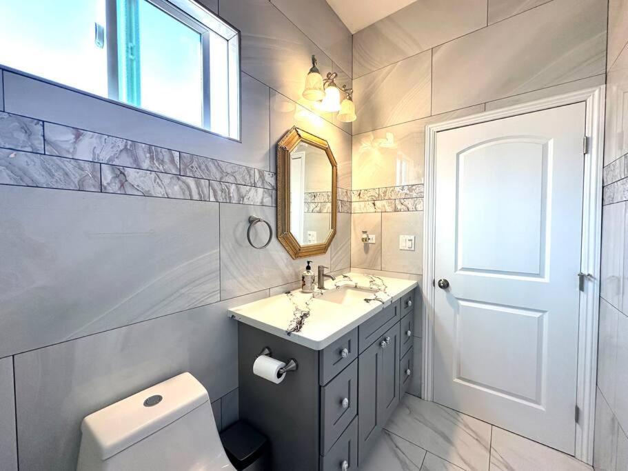 Midway City New Renovated House In Little Saigonヴィラ エクステリア 写真