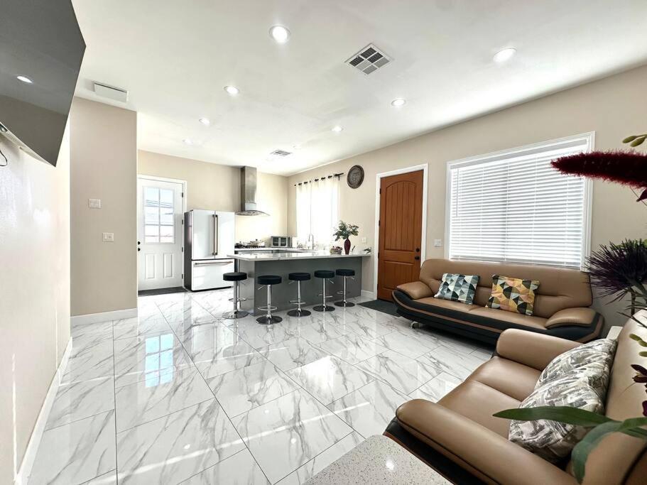 Midway City New Renovated House In Little Saigonヴィラ エクステリア 写真