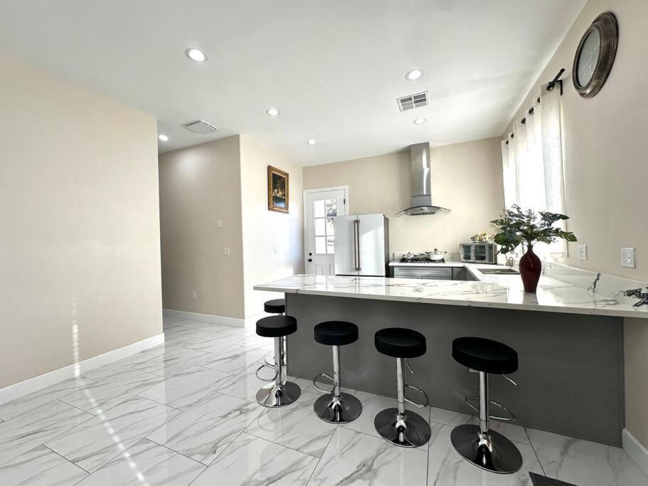 Midway City New Renovated House In Little Saigonヴィラ エクステリア 写真
